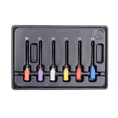 Ręczne użycie pilników do kanałów korzeniowych do leczenia kanałowego obrotowego endodontycznego bezpośredniego kanału NiTi